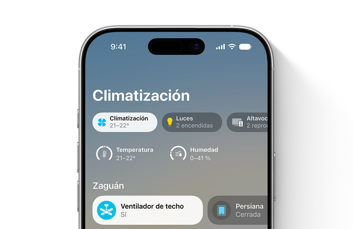 Pantalla de un iPhone que muestra la app Casa, categoría Climatización, indicadores de temperatura y humedad, sección de entrada con controles del ventilador de techo y de las persianas