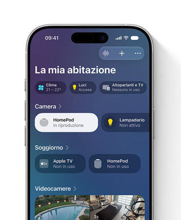 Un iPhone che mostra l’app Casa con la vista La mia abitazione e i riquadri degli accessori per Camera da letto e Soggiorno, tra cui luci e altoparlanti HomePod