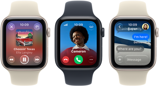 Trīs Apple Watch SE 3 ierīces līdzās, vienā redzama Apple Music aplikācija, vienā redzams ienākošs zvans, un vienā redzama sarakste Messages aplikācijā