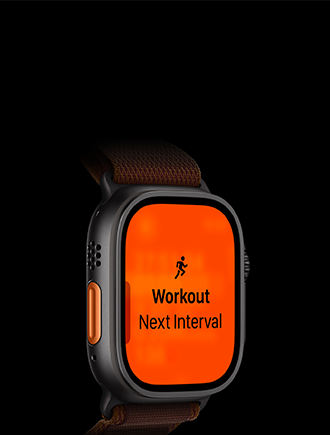 Apple Watch Ultra 4, titāna ietvars, melns, skriešanas treniņš, nākamais intervāls, kreisais sāns, oranža Action poga, Alpine Loop siksniņa