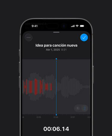 Pantalla de un iPhone 16, Notas de Voz de Logic Pro, grabación en rojo, ondas de sonido, botón de reproducir, idea para una nueva canción, fecha y duración