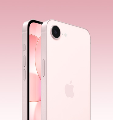 Przód i tył iPhone’a 17e w kolorze jasnoróżowym, częściowo widoczny ekran, całkowicie widoczny tył z logo Apple i aparatem, widoczny bok ukazujący przyciski czynności, głośności i przyciski boczne.