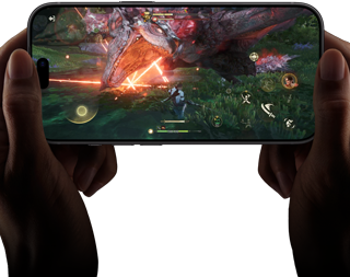 iPhone 18 Pro, exterior frontal, demonstrând capabilitățile de performanță ale cipului A20 Pro cu o scenă din Monster Hunter Outlanders