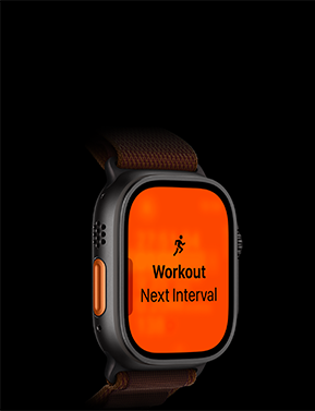 Apple Watch Ultra 4, kryt z titánu v čiernej farbe, tréning Beh, ďalší interval, pohľad zvonku na ľavú stranu, oranžové akčné tlačidlo, alpská slučka