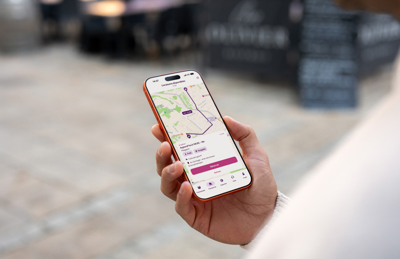 Registrerede chauffører vælger leveringsjob i Tut Tut-appen og bruger Apple Kort til at finde vej til kunderne
