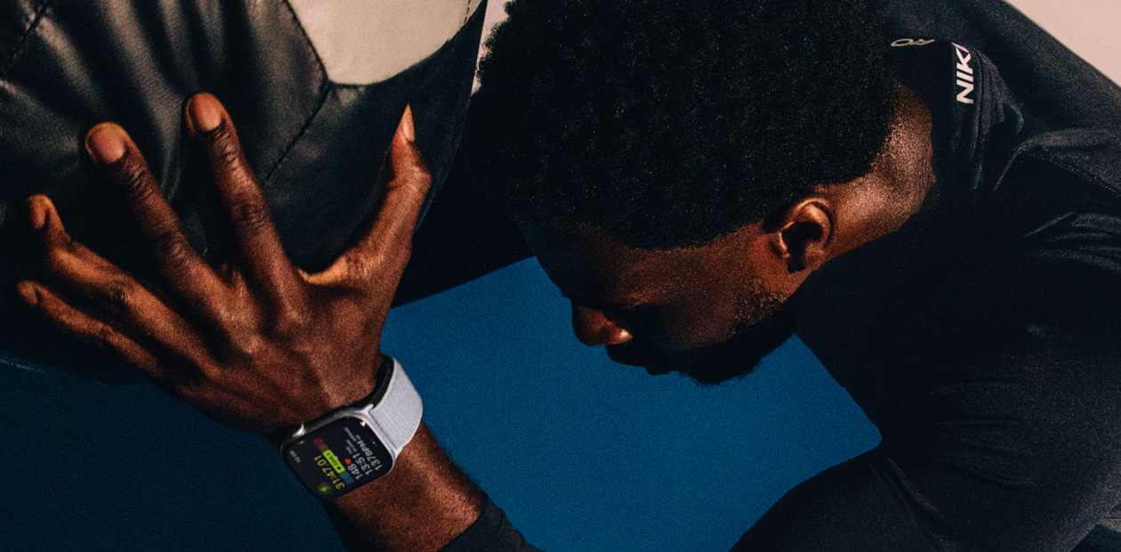 A man exercising with Apple Watch.