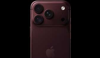 布根地紅色 iPhone 18 Pro 的機身背面，展示配備可變光圈的 4800 萬像素主相機